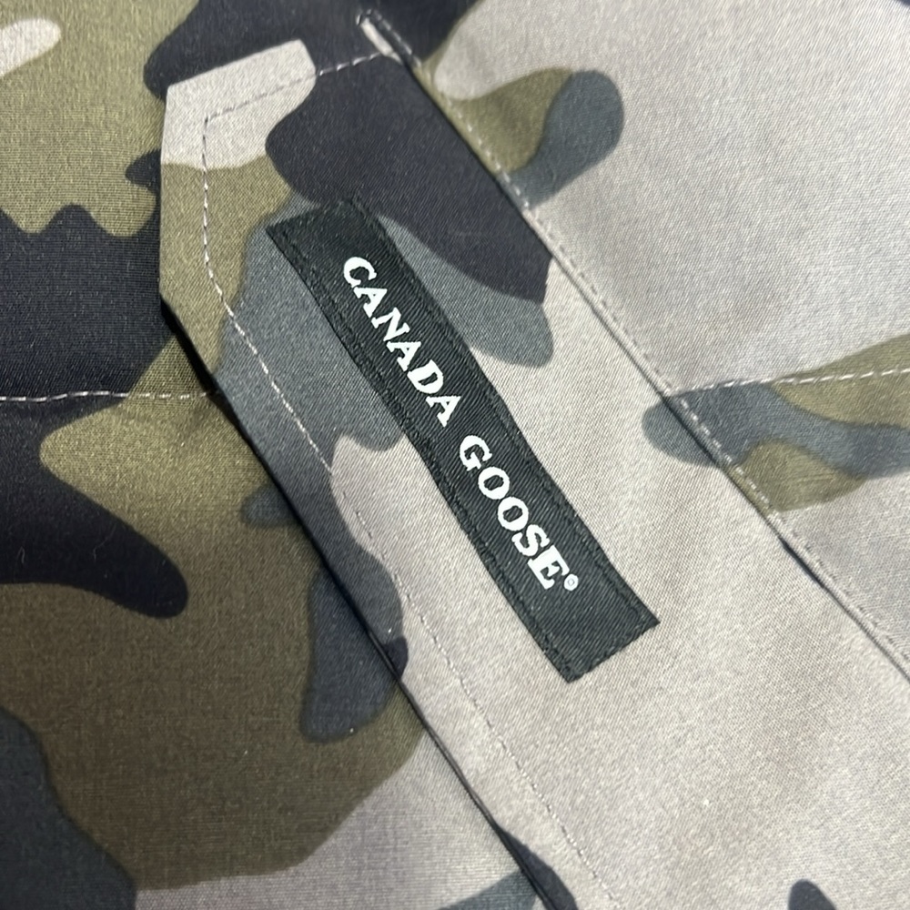 Canada Goose: Freestyle Vest Print Heritage in Classic Camo Coastal Grey - Picture 7 of 14